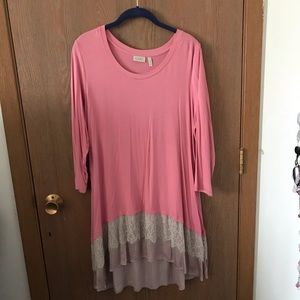 Logo 3/4 sleeve tunic with lace detail